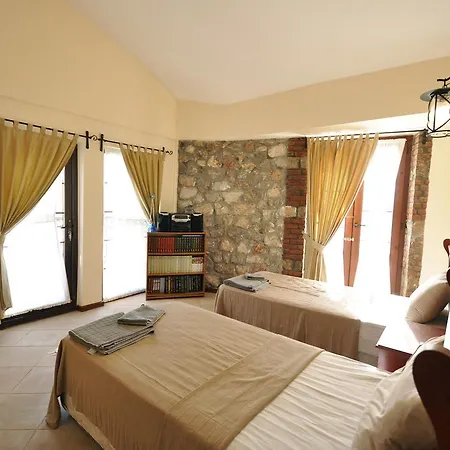 Elma Villa *