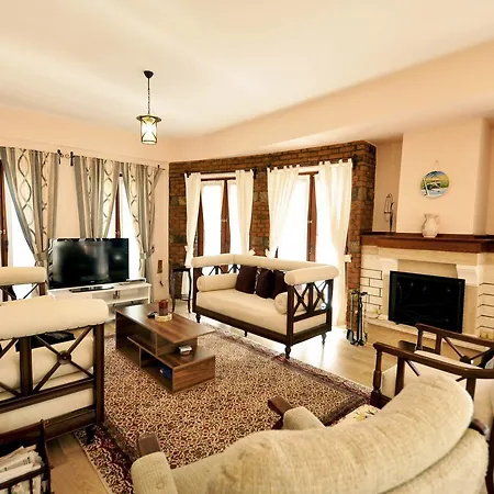 Elma Villa *
